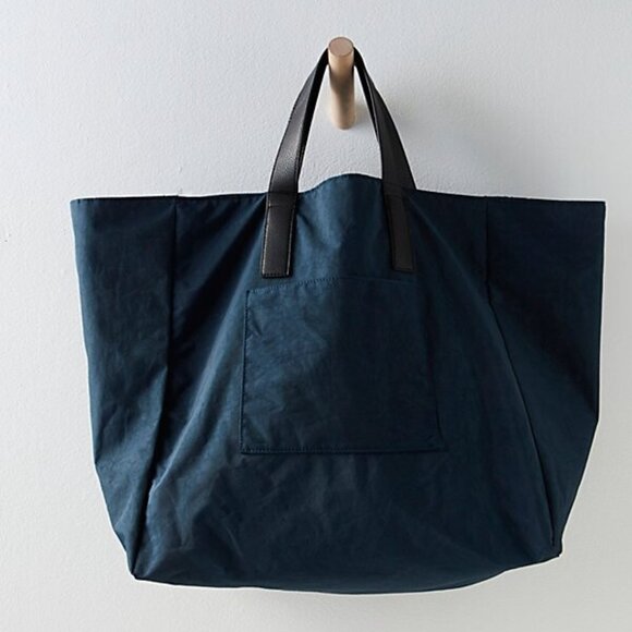 Free People Nwot Holms Recycled Reversible Nylon Tote In Midnight Blue - Picture 2 of 7